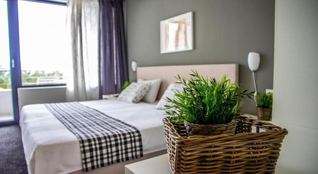 Family Hotel Friends Villa Enchets Room photo