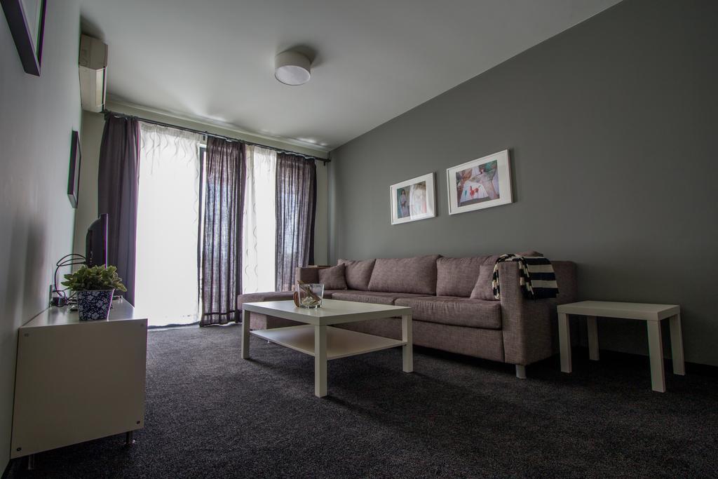 Family Hotel Friends Villa Enchets Room photo