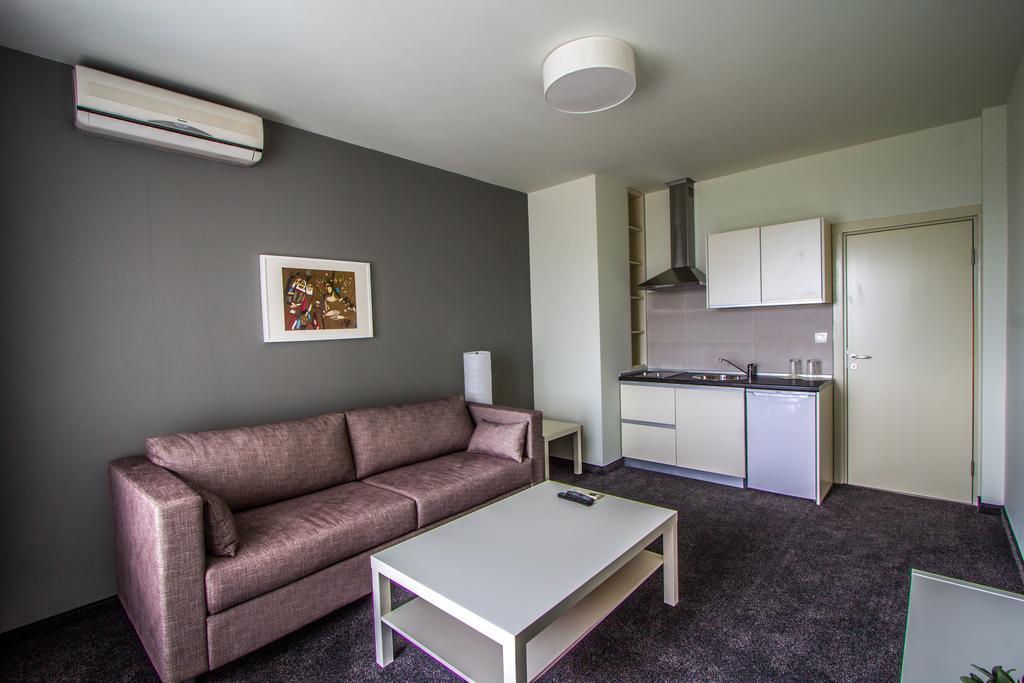 Family Hotel Friends Villa Enchets Room photo