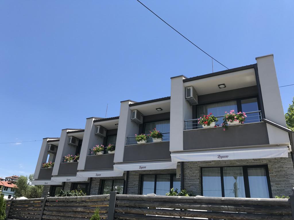 Family Hotel Friends Villa Enchets Exterior photo
